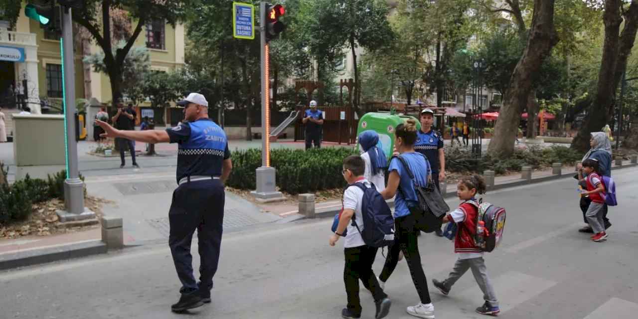 Kocaeli Büyükşehir Zabıtası görevde okul önleri güvende