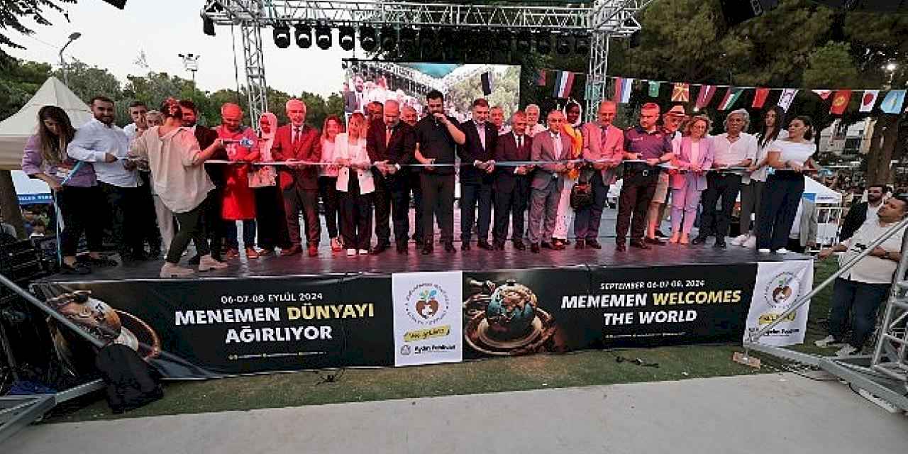 Menemen'de Uluslararası Festivale Görkemli Açılış