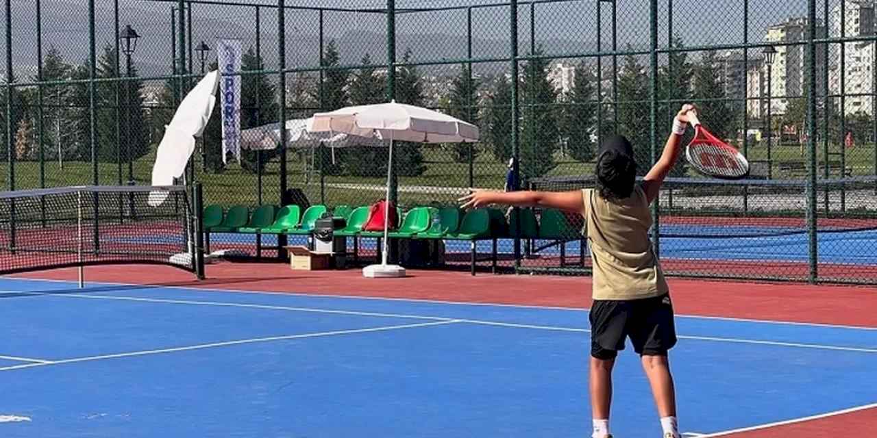 Kayseri Büyükşehir'den heyecanlı tenis turnuvası