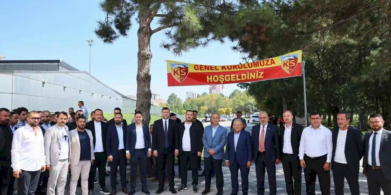 Başkan Büyükkılıç Kayserispor’un Olağanüstü Genel Kurulu’na katıldı