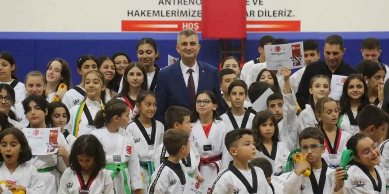 Gölcük Belediyesinde 330 taekwondo sporcusu kuşak atladı