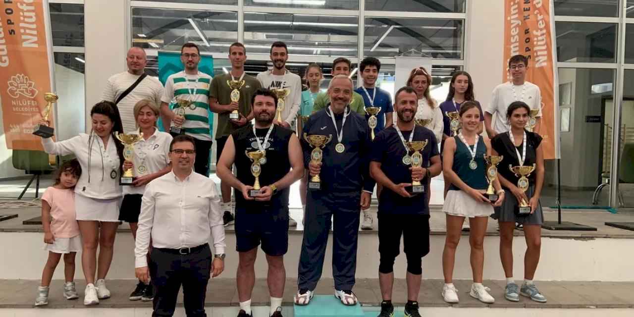 Raket Sporları Turnuvası’nda kazananlar ödüllerine kavuştu