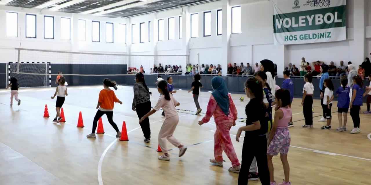 Konya Karatay'da geleceğin voleybolcuları fileyle buluştu