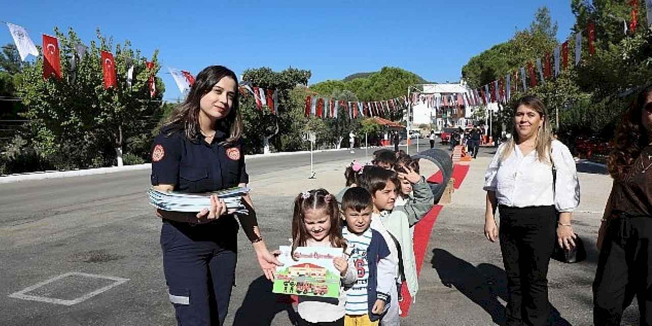 Büyükşehir Belediyesi İtfaiyesi'nden Miniklere Yangın Eğitimi