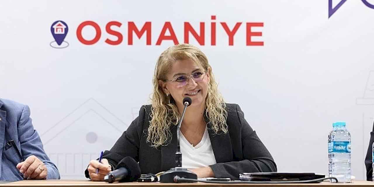 Başkan Ovalıoğlu mahallelileri dinlemeye devam ediyor.