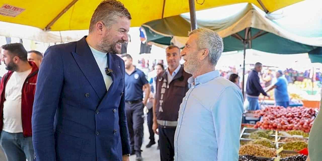 Buca Belediye Başkanı Görkem Duman, pazarcılarla kahvaltıda buluştu