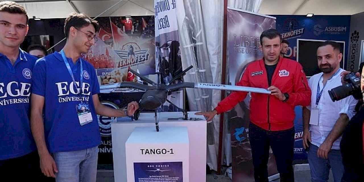 TEKNOFEST Yönetim Kurulu Başkanı Bayraktar, EÜ standını ziyaret etti