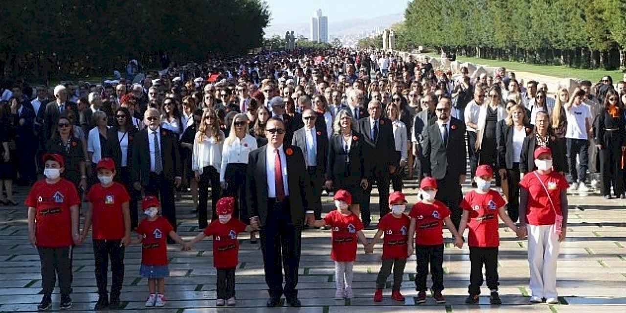 LÖSEV'den Büyük Anıtkabir Buluşması Türkiye'nin Dört Bir Yanından 40 Bin Kişi Ata'sının Huzurunda