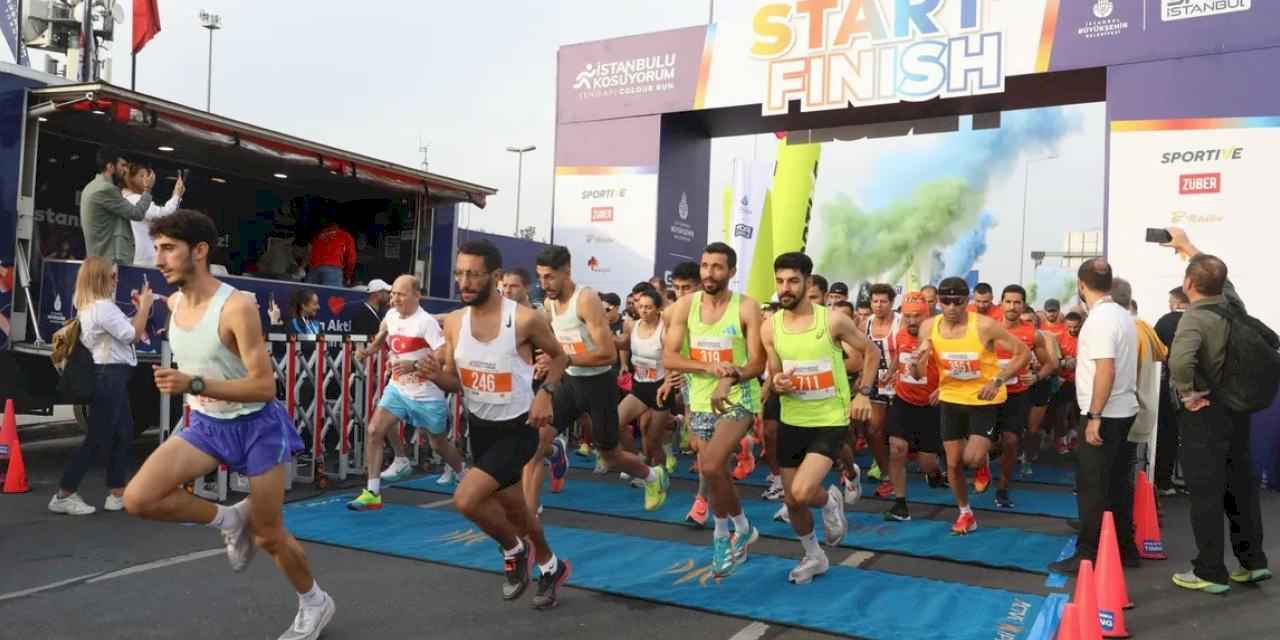 İstanbul'da rengarenk koşu