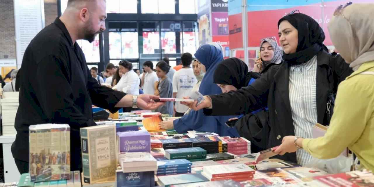 Kitap Fuarına ilgi salonlara sığmıyor