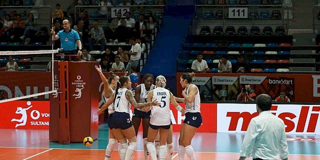 Kadın Voleybol Takımından İlk Maç İlk Galibiyet