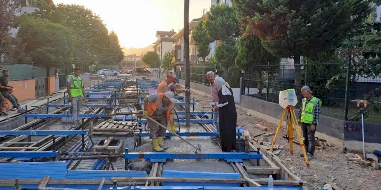 Kocaeli Alikahya Tramvayı'nda ray betonları dökülüyor