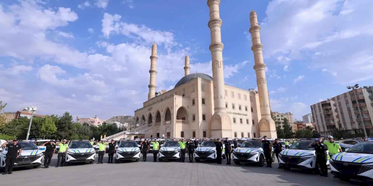 Mardin'de Emniyet ve Jandarma Teşkilatlarına 103 araç teslim edildi