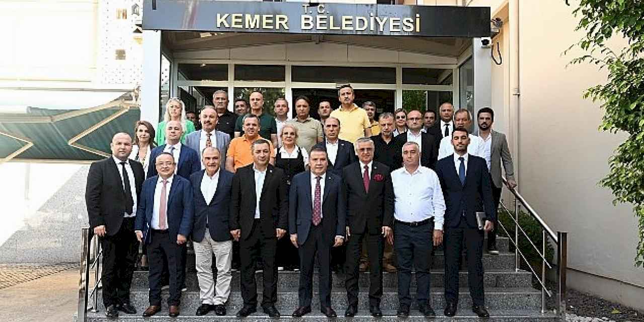 Başkan Böcek Kemer ve Kumluca'yı ziyaret etti