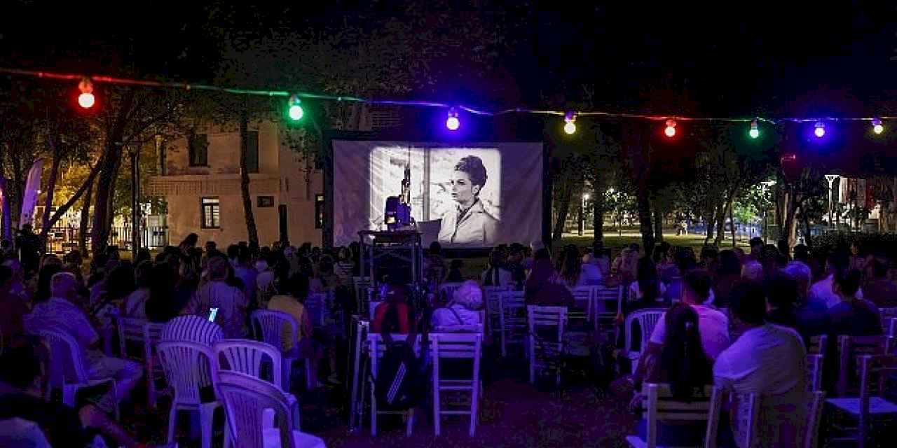 Yeşilçam Festivali'nde yıldızlar altında sinema keyfi