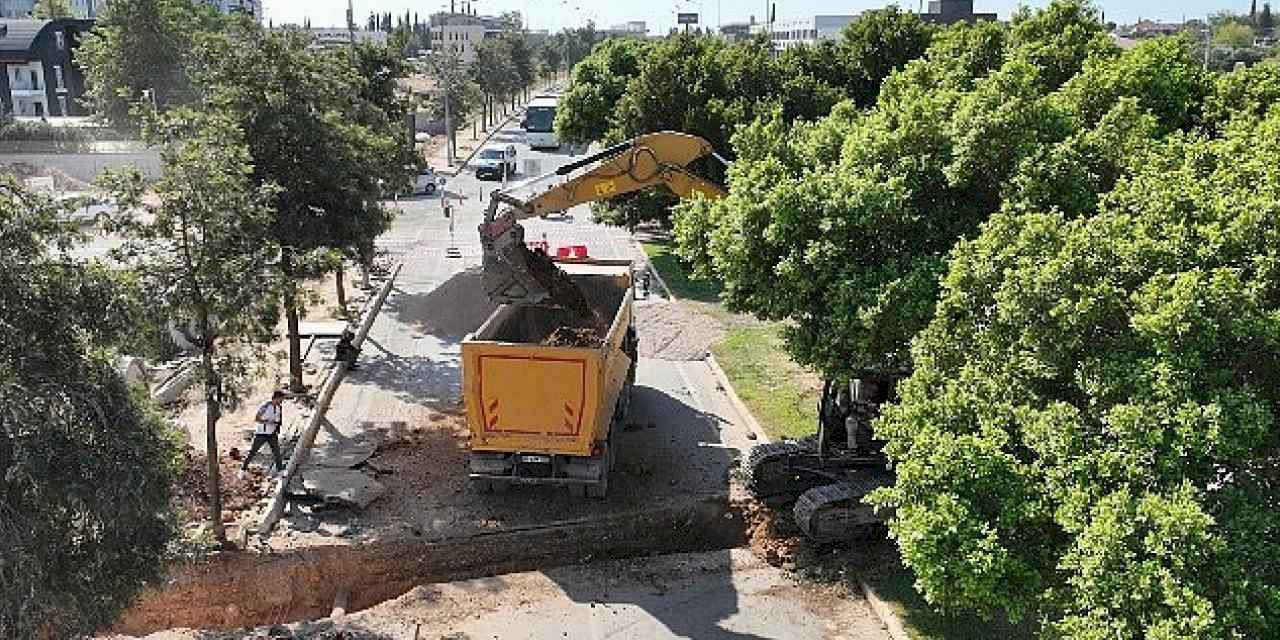 Kardeş Kentler Caddesi'nde kazalara neden olan kurp düzeltiliyor