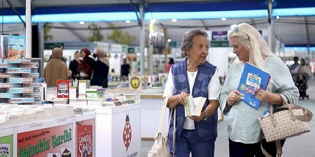 Baş tacı büyüklerimiz Kitap Fuarı'na konuk oldu