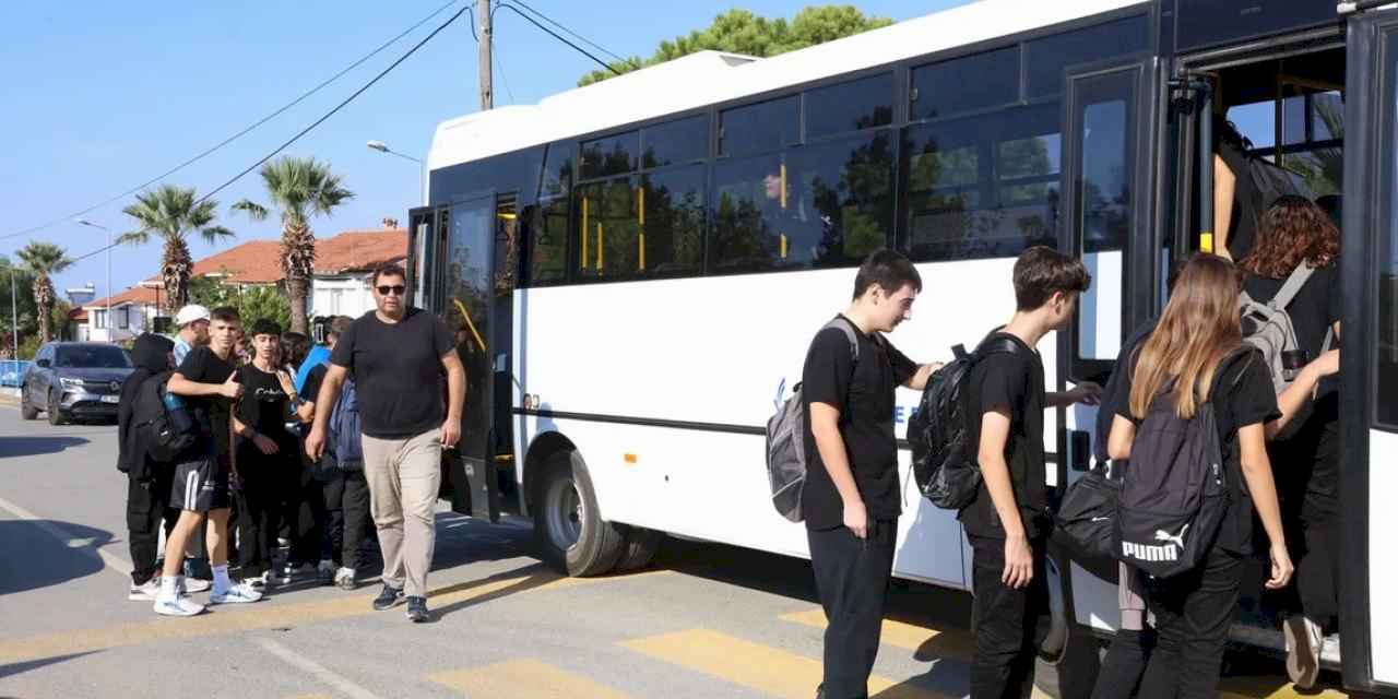 Güzelbahçe'de öğrencilere ücretsiz okul servisi