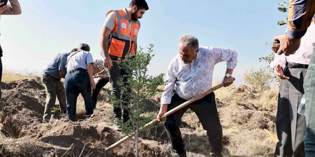 “Diktiginiz fidanlar dünyaya iyilik olarak yansıyacak”