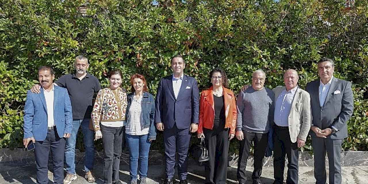 Narlidere Belediye Başkanı Erman Uzun, Muhtarlar Günü'nü kutladı.