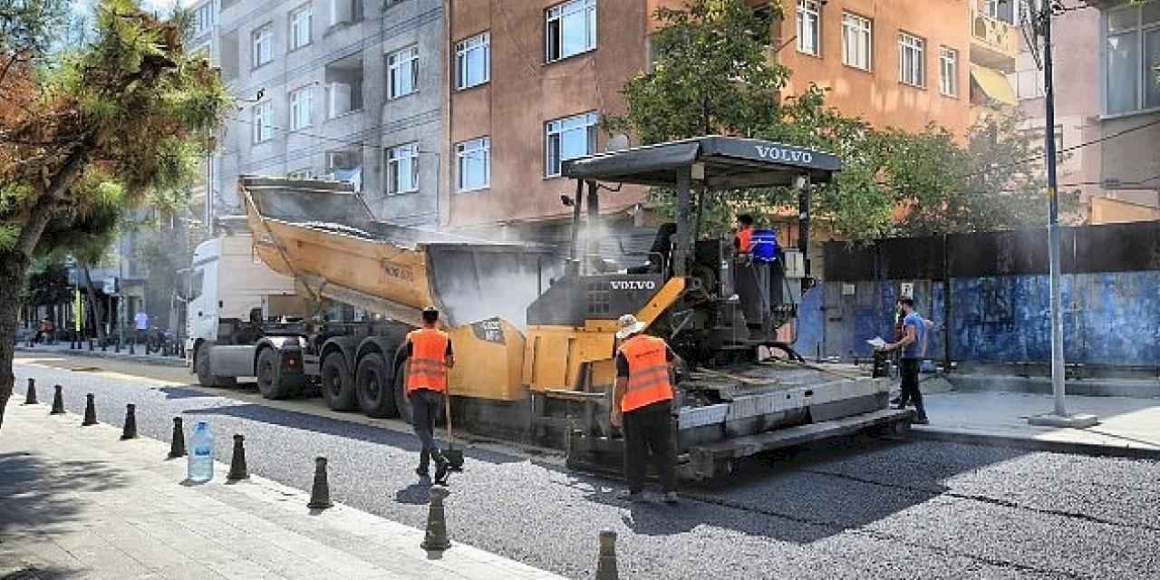 Bayrampaşa'da yol ve kaldırımlar yenileniyor, ulaşım kolaylaşıyor