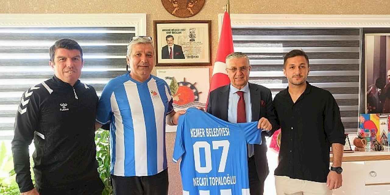 Kemer Belediye Merkez Spor'dan Başkan Topaloğlu'na ziyaret