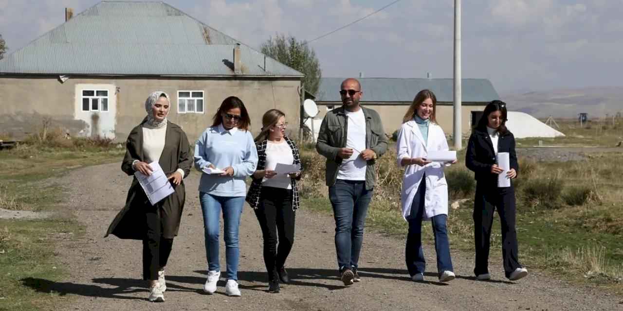 Muş'ta kız çocukları okusun diye sahadalar... Devamsız 4 kız öğrenci daha eğitime kazandırıldı