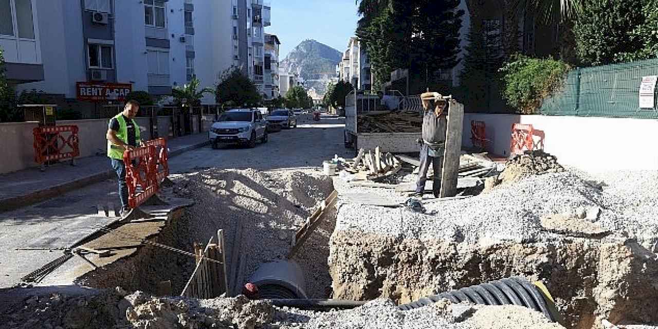 Büyükşehir'in yağmur suyu hattı çalışmaları devam ediyor