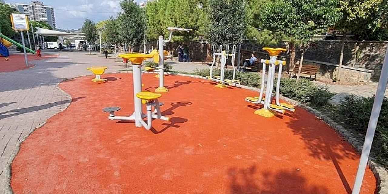 14 ilçede 84 park ve spor alanının zemini yenilendi Çocuklar güvenle oynasın diye…