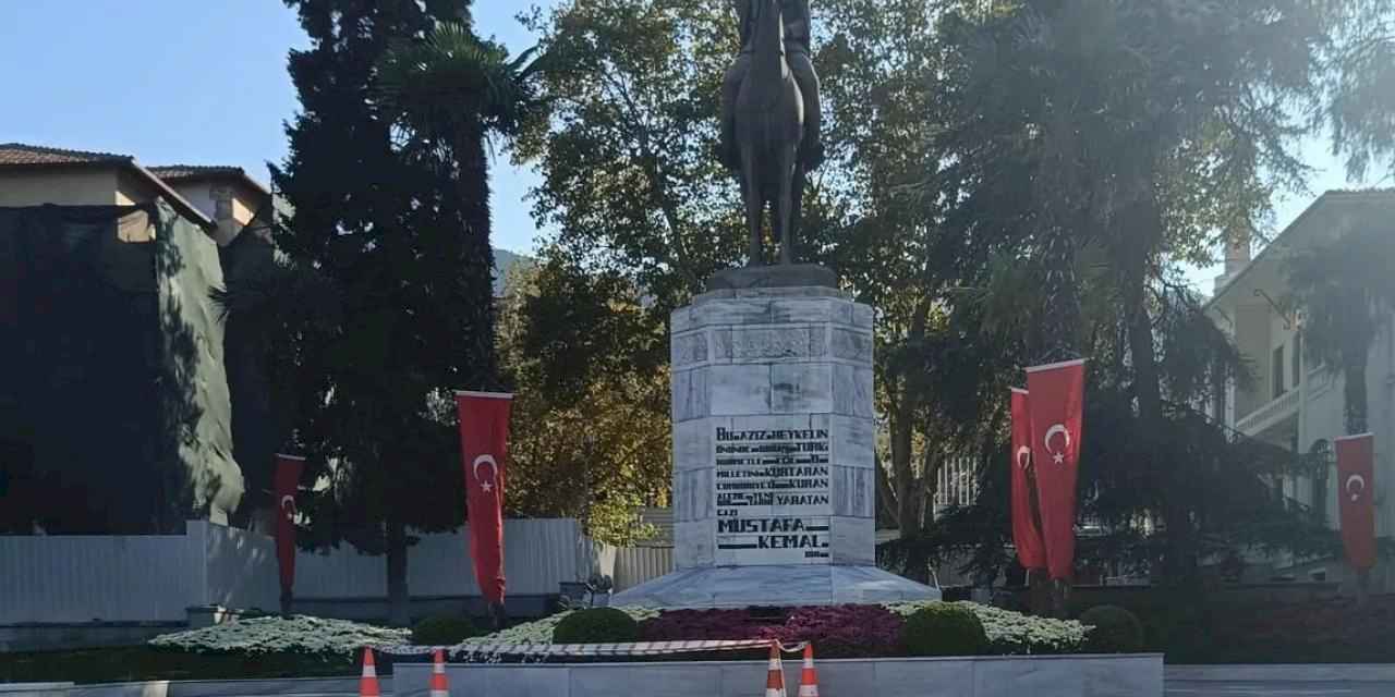 Büyükşehir’den Atatürk Anıtı’na bakım