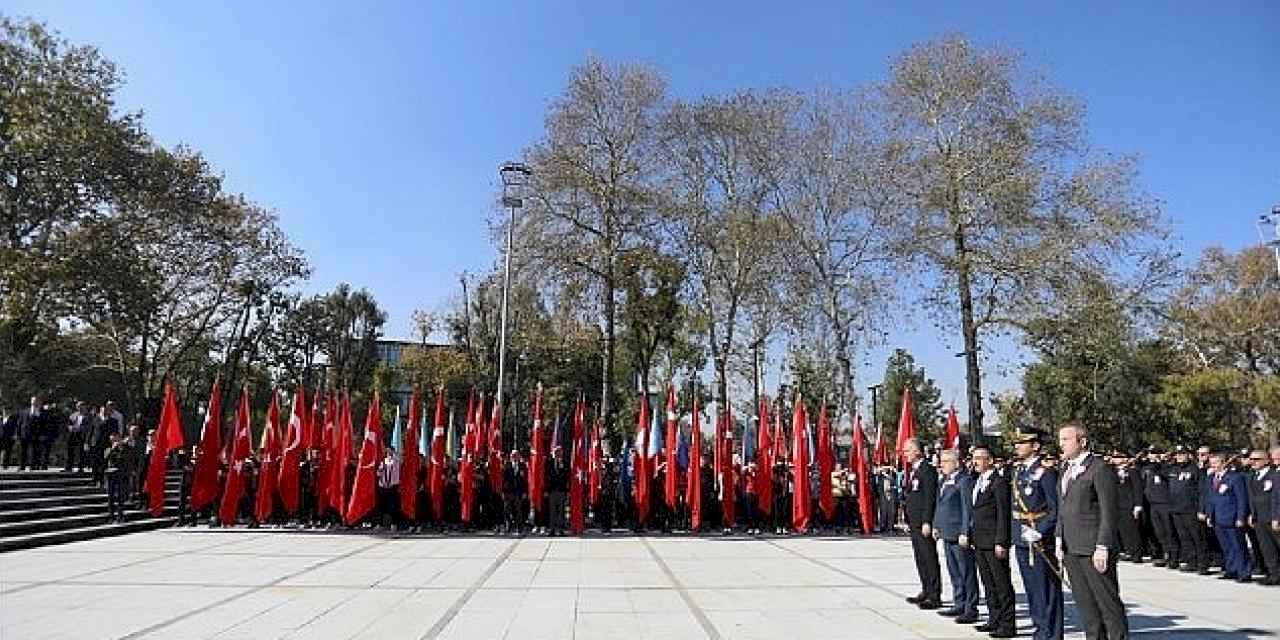 İnegöl'de Cumhuriyet Bayramı Coşkusu Çelenk Töreniyle Başladı