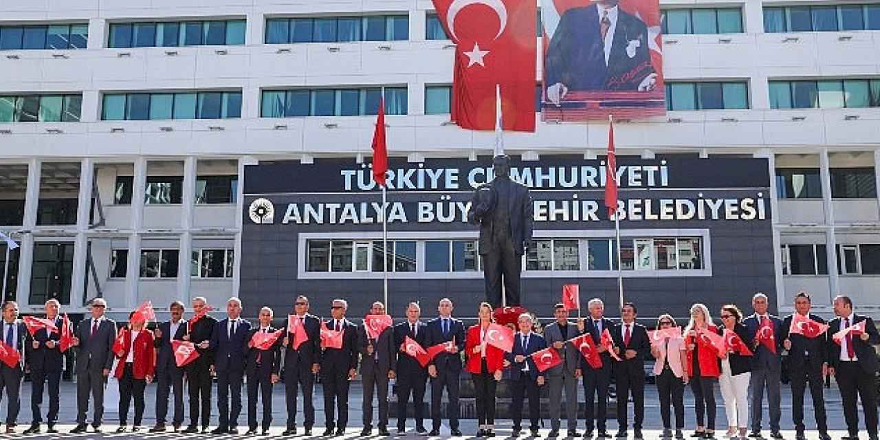 Antalya Büyükşehir'de Cumhuriyet Bayramı kutlandı