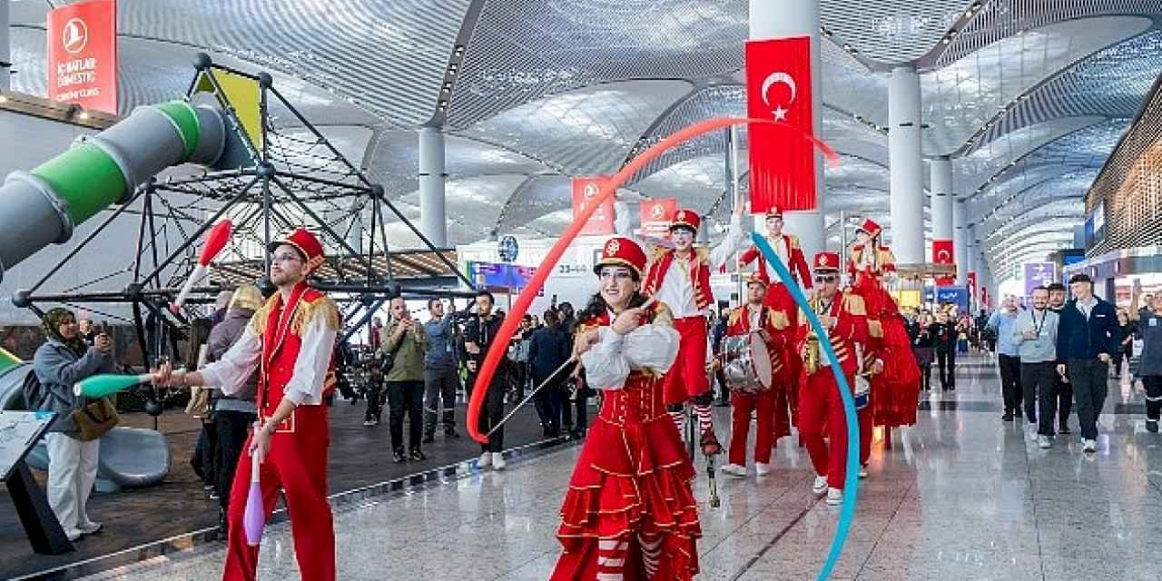 İGA İstanbul Havalimanı misafirlerini 'Cumhuriyet coşkusu'na ortak ediyor