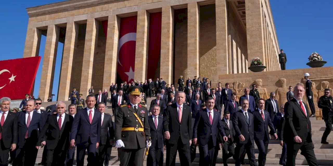 Devlet erkânı Anıtkabir’de