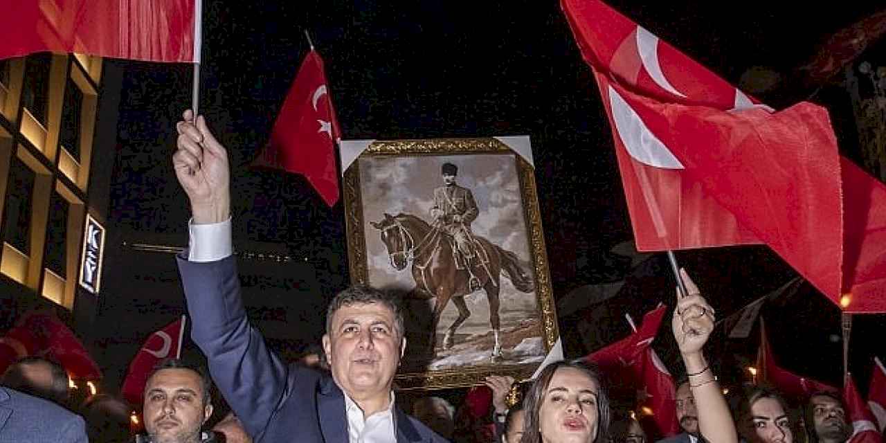 Cumhuriyet ışığı İzmir'den parladı