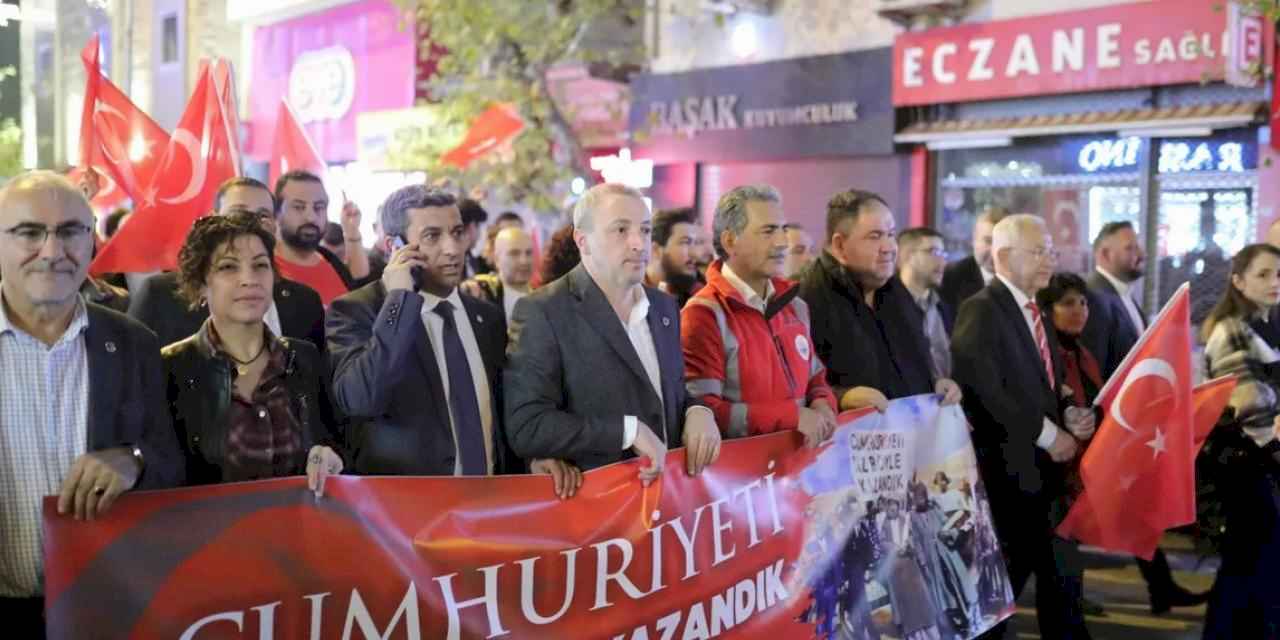 Bursa Gemlik'te 101. yıl coşkusu