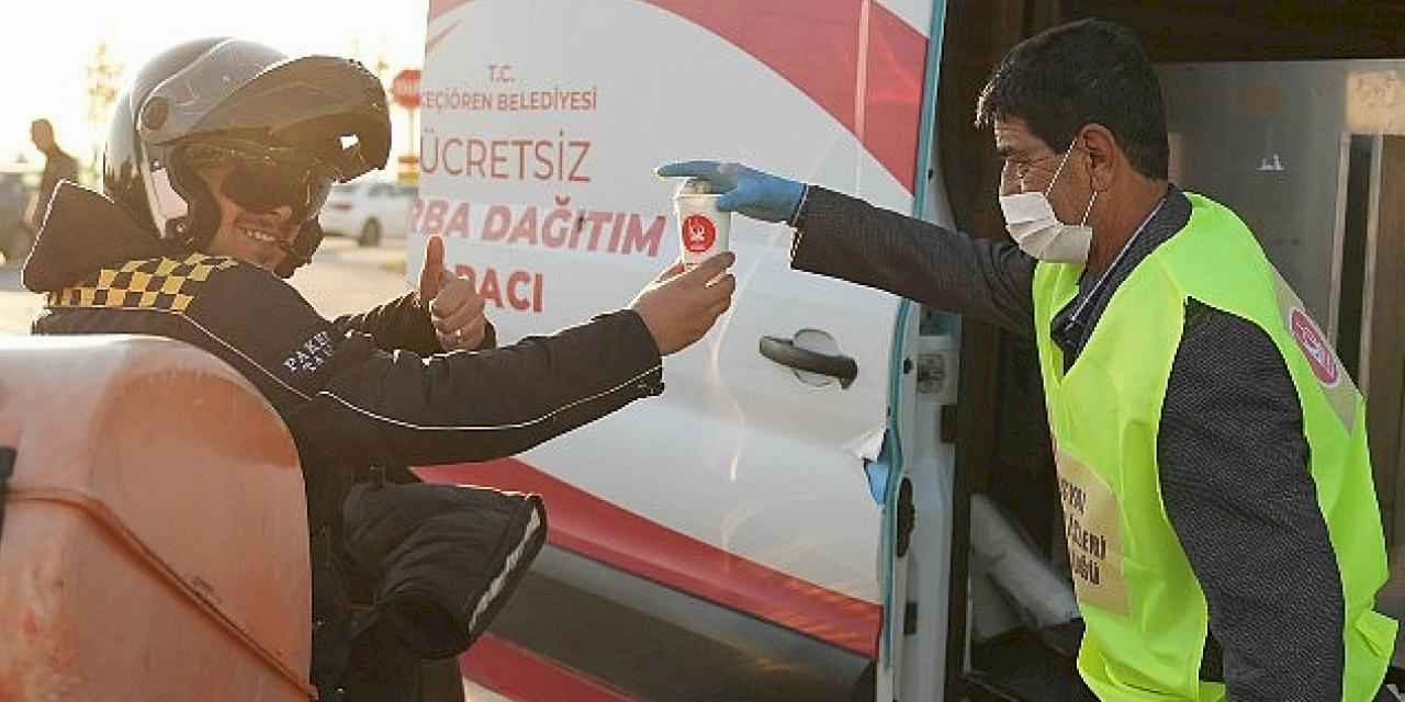 Öğrencilere ve İşe Gidenlere Sıcak Çorba