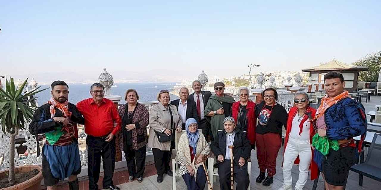 Buca Belediye Başkanı Görkem Duman, ikinci bahar yaşayan çiftlerin heyecanına ortak oldu