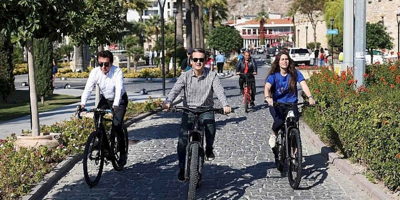 Bisiklet tutkunları Çeşme'de pedal çevirecek