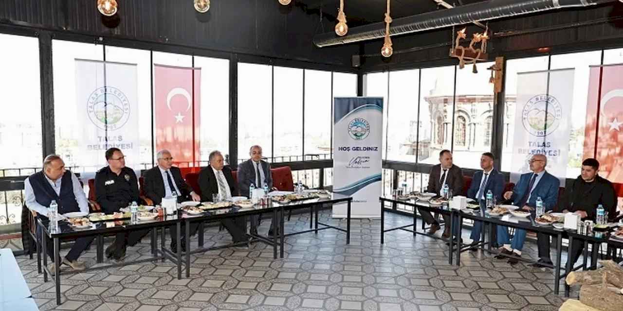 Kayseri Talas'ta muhtar buluşması