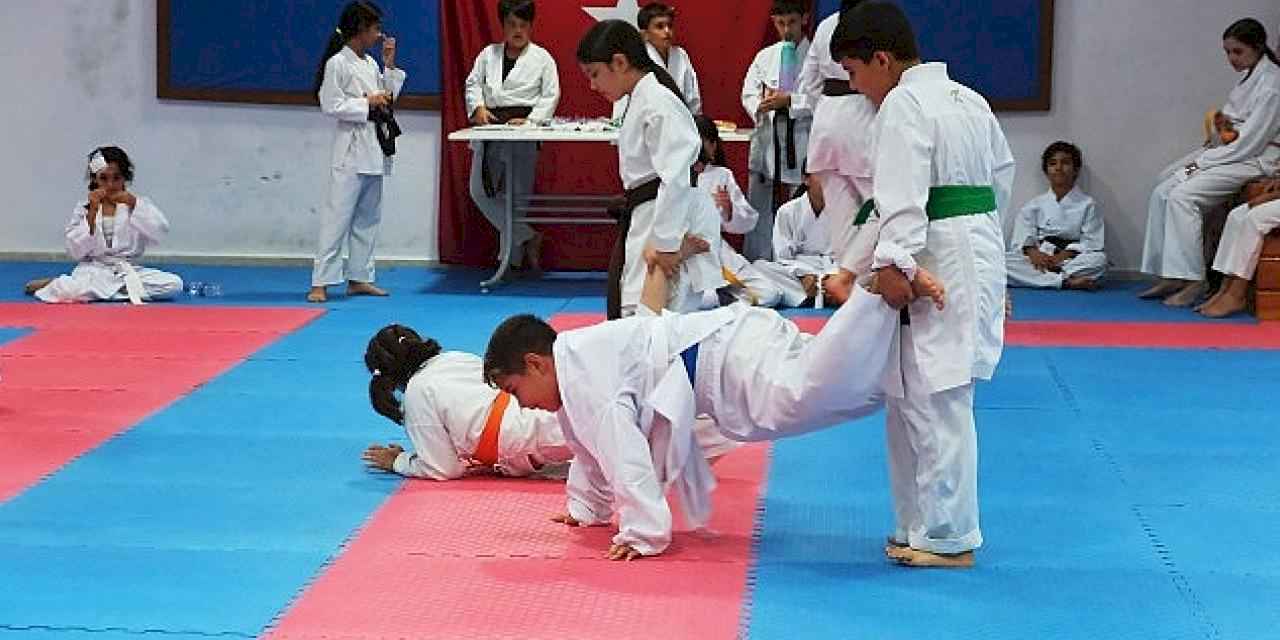 Kemer Belediye karate takımı kuşak atladı