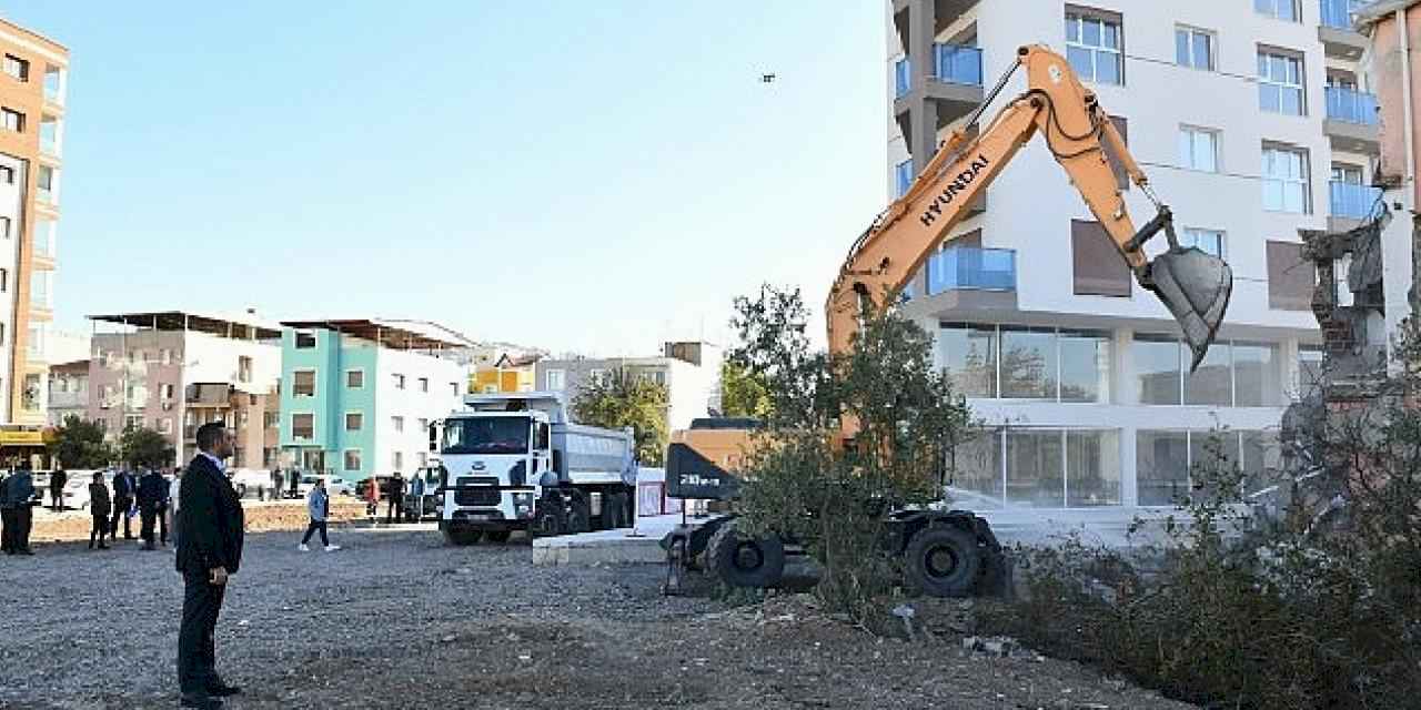 Metruk Binaların Yıkımı ile Çiğli'de Trafik Rahatlıyor