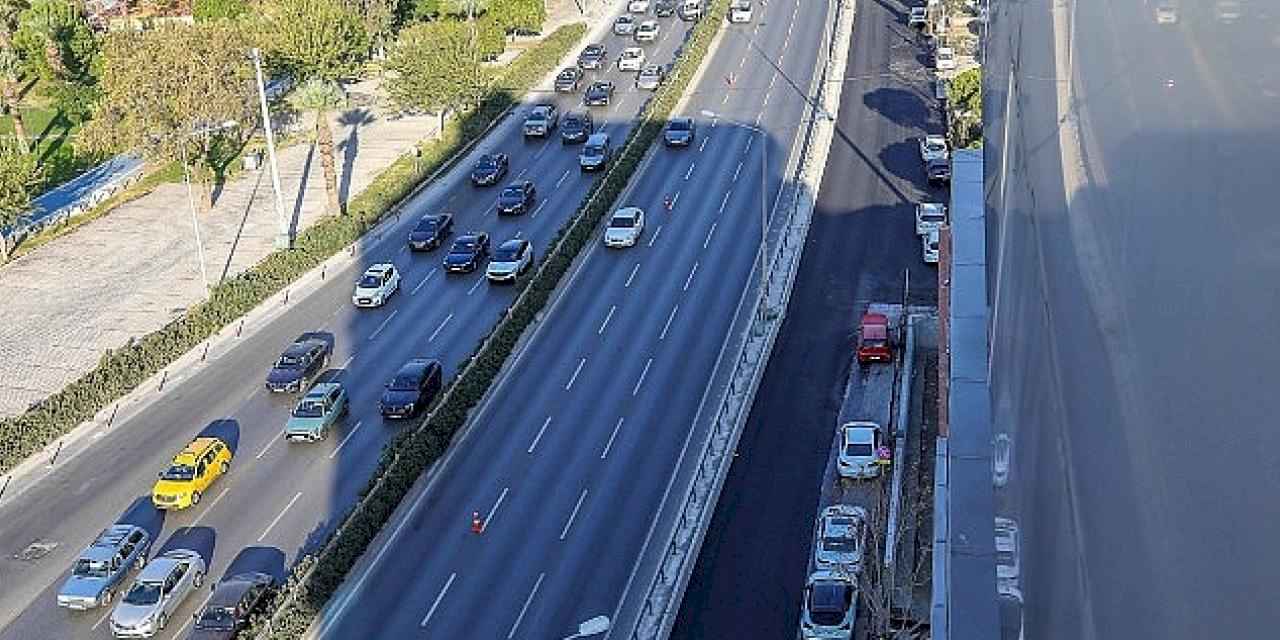 Bayraklı'da yol ve köprü yenileme çalışmaları sürüyor