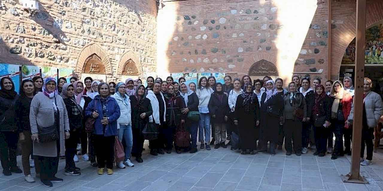 Sarıgöllü Kadınlar Manisa'yı Adım Adım Gezdi