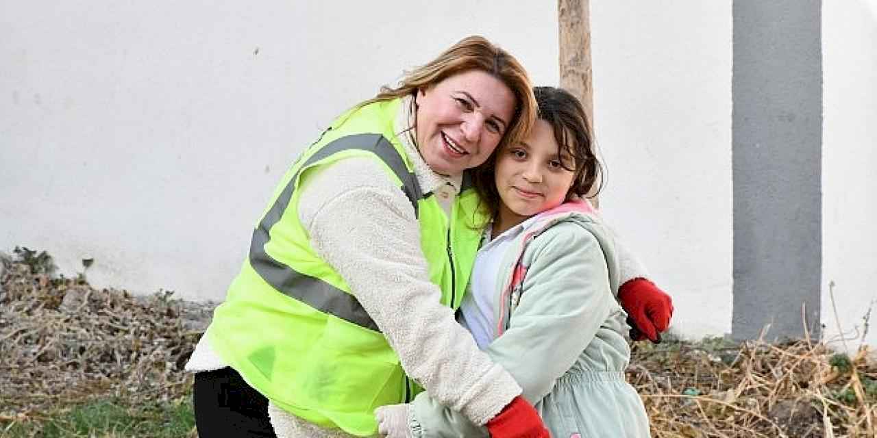 Gönüllüler Gündoğu Mahallesi'ni temizledi