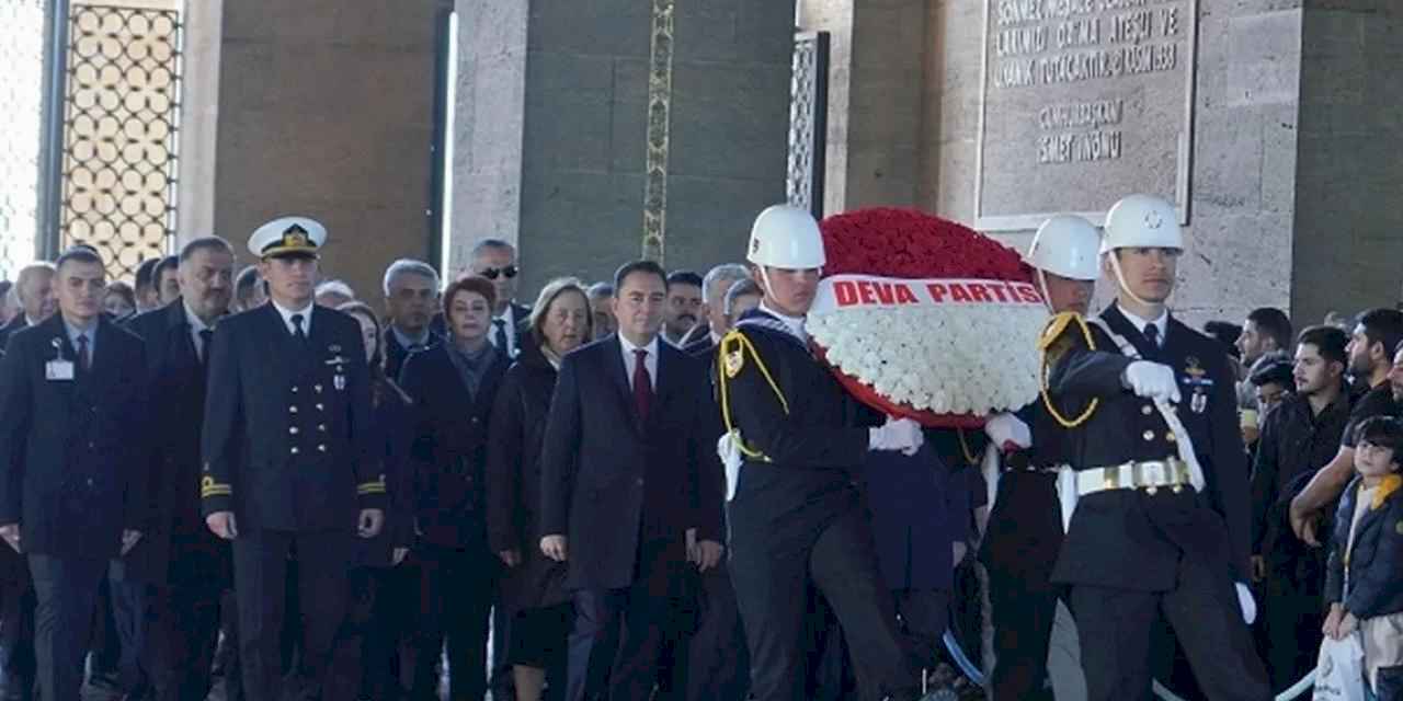 Ali Babacan, Anıtkabir Özel Defteri’ni imzaladı