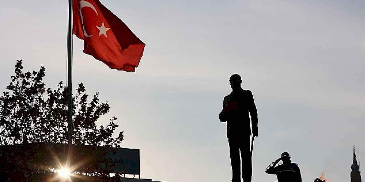 Urla'da saygı ve özlemle Atatürk'e vefa