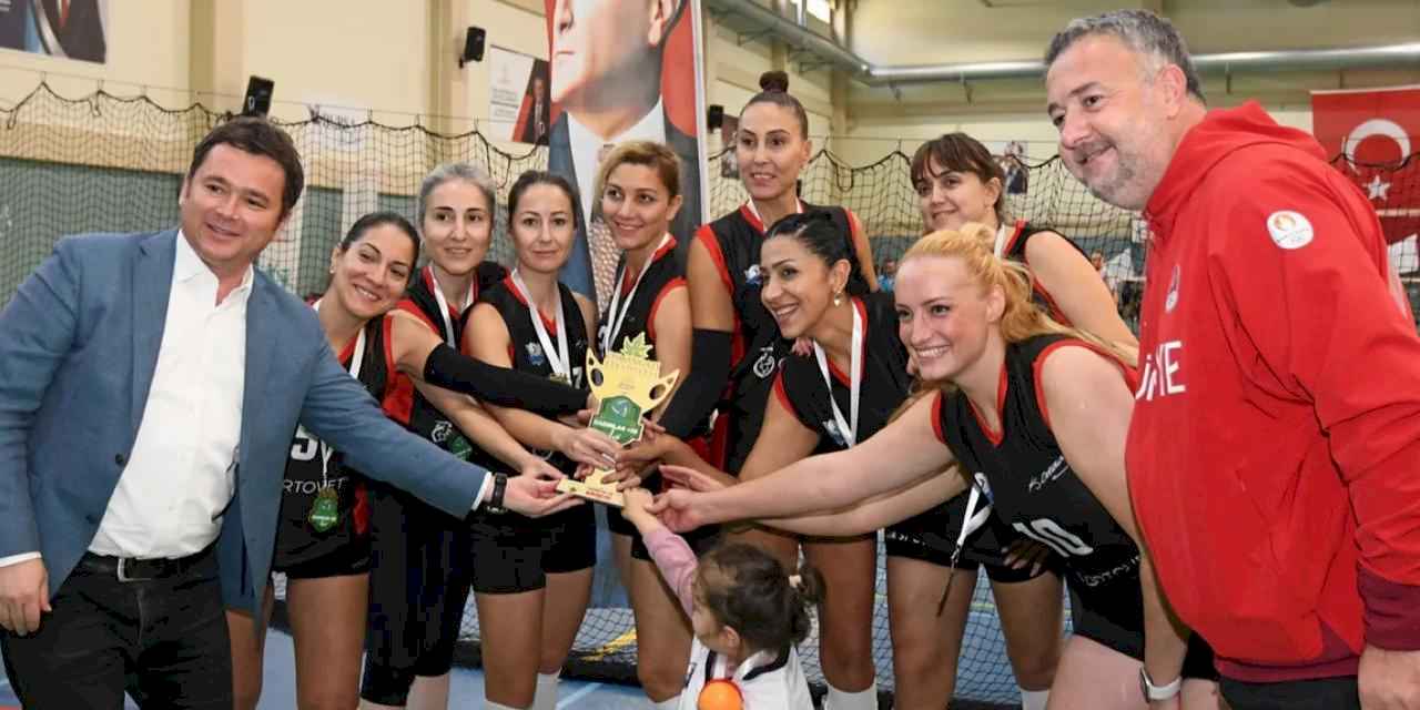 Bursa'da düzenlenen Türkiye Veteran Voleybol Turnuvası’nda şampiyonlar belli oldu