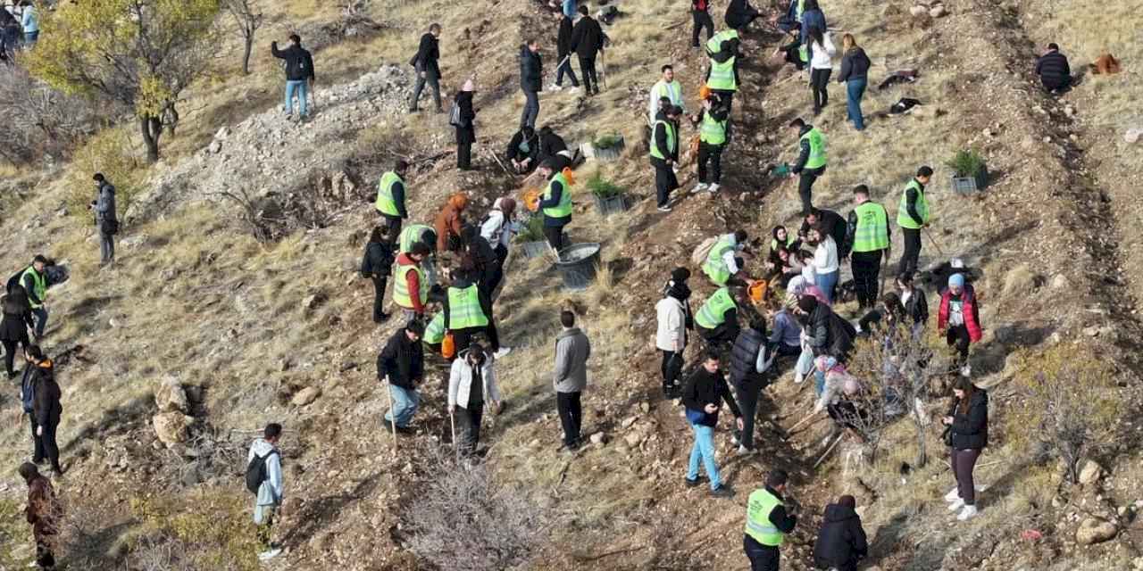 Konya'da üniversiteli gençler 'geleceğe nefes' oldular