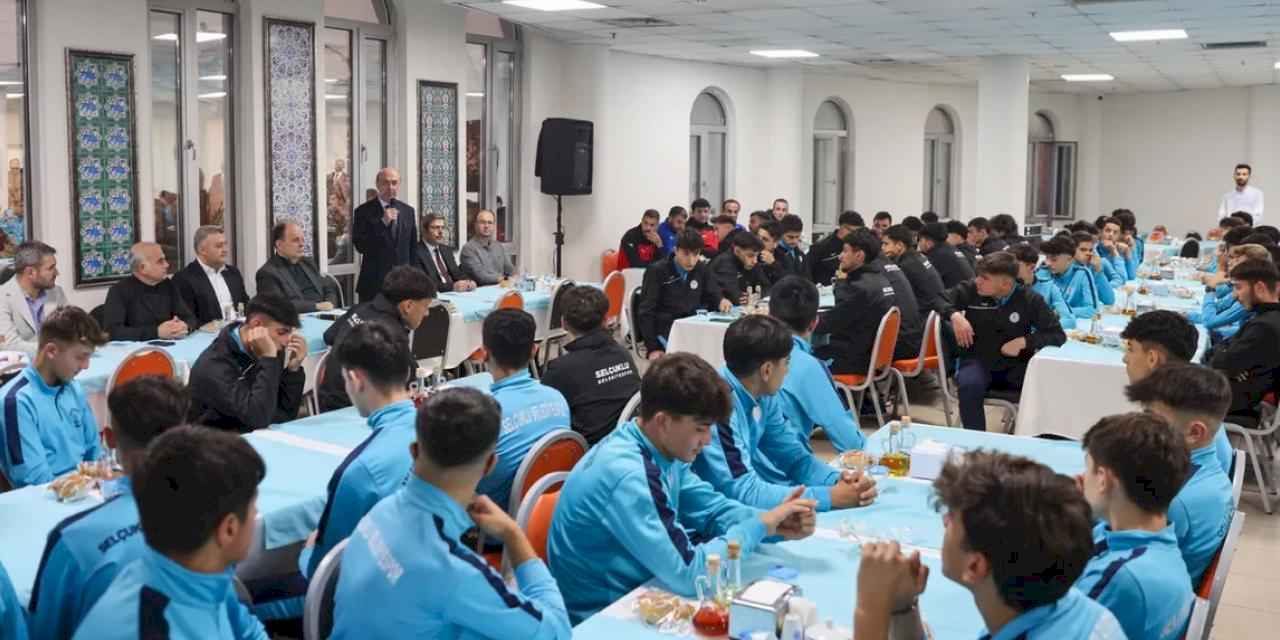 Konya Selçuklu'da futbolculara moral yemeği